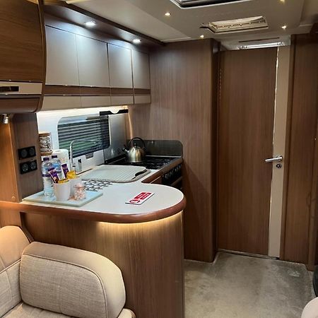 Self Contained Holiday Home Caravan Коршем Екстер'єр фото