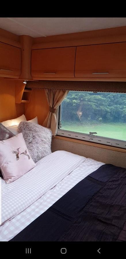 Self Contained Holiday Home Caravan Коршем Екстер'єр фото