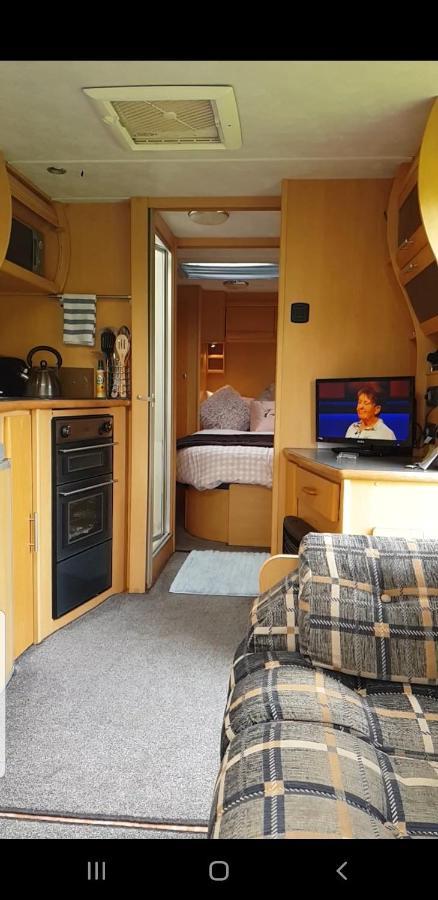 Self Contained Holiday Home Caravan Коршем Екстер'єр фото