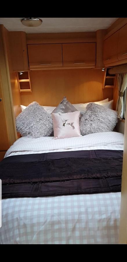 Self Contained Holiday Home Caravan Коршем Екстер'єр фото