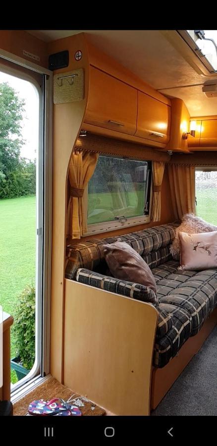 Self Contained Holiday Home Caravan Коршем Екстер'єр фото
