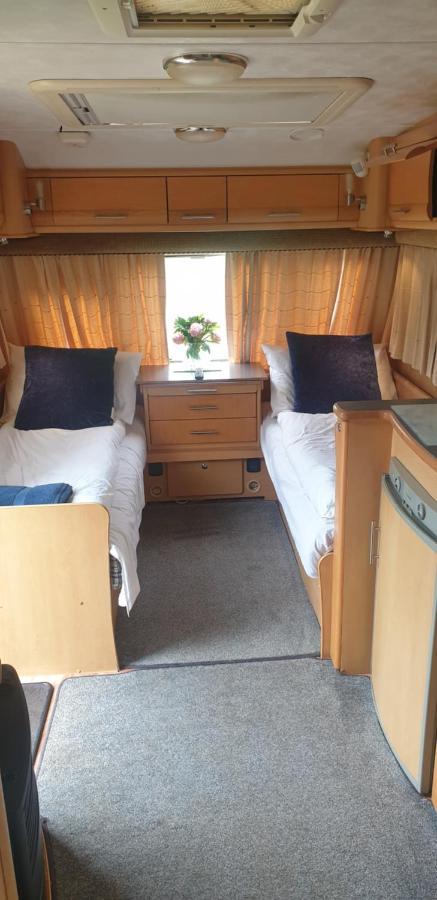 Self Contained Holiday Home Caravan Коршем Екстер'єр фото