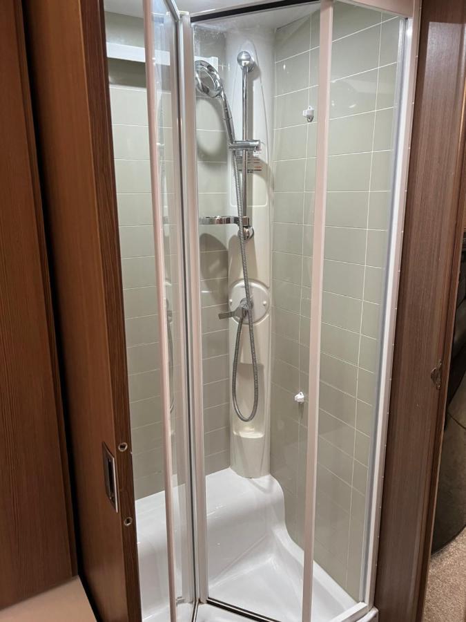 Self Contained Holiday Home Caravan Коршем Екстер'єр фото